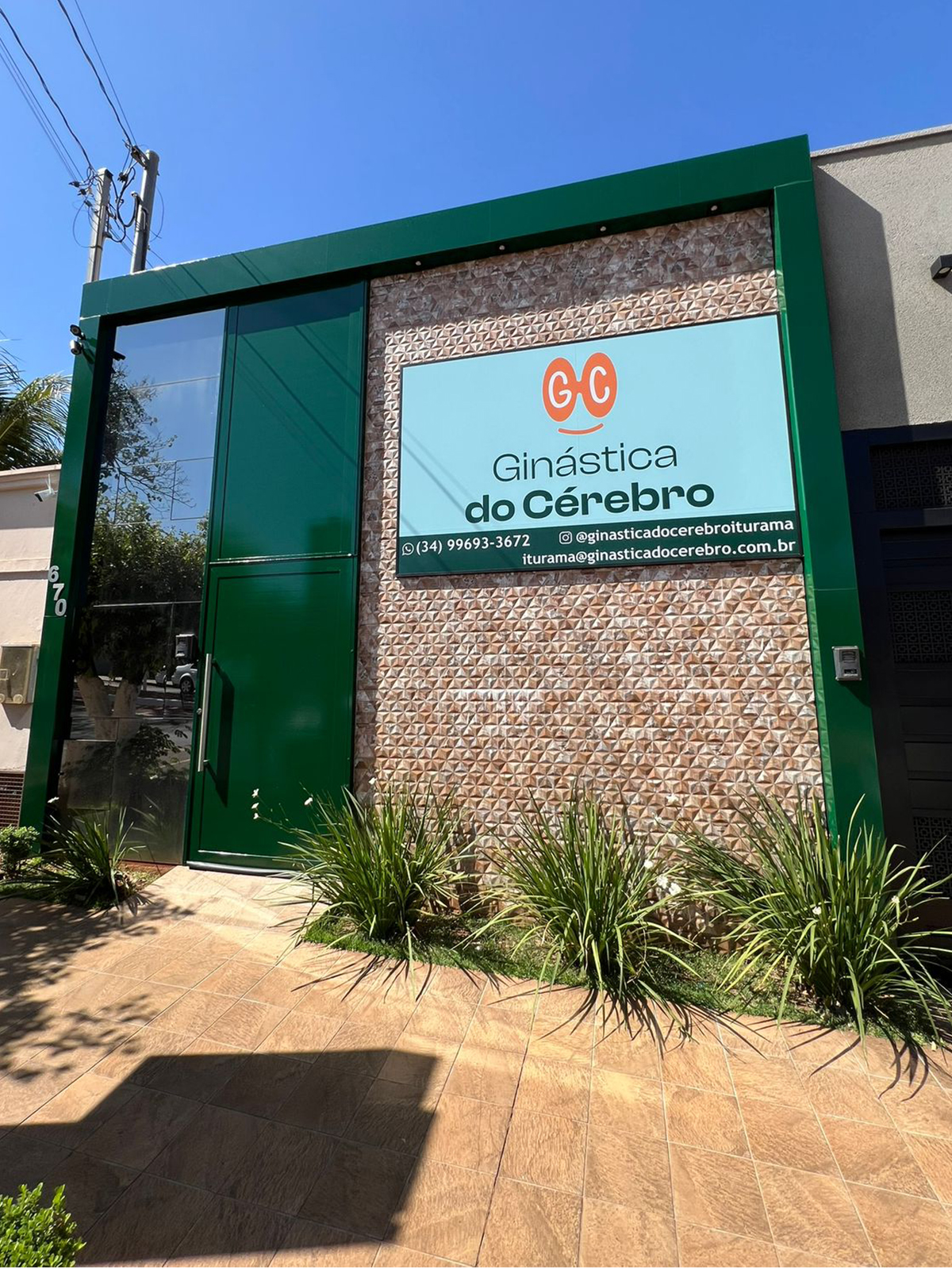 FACHADA-_0011_GINASTCEREB2